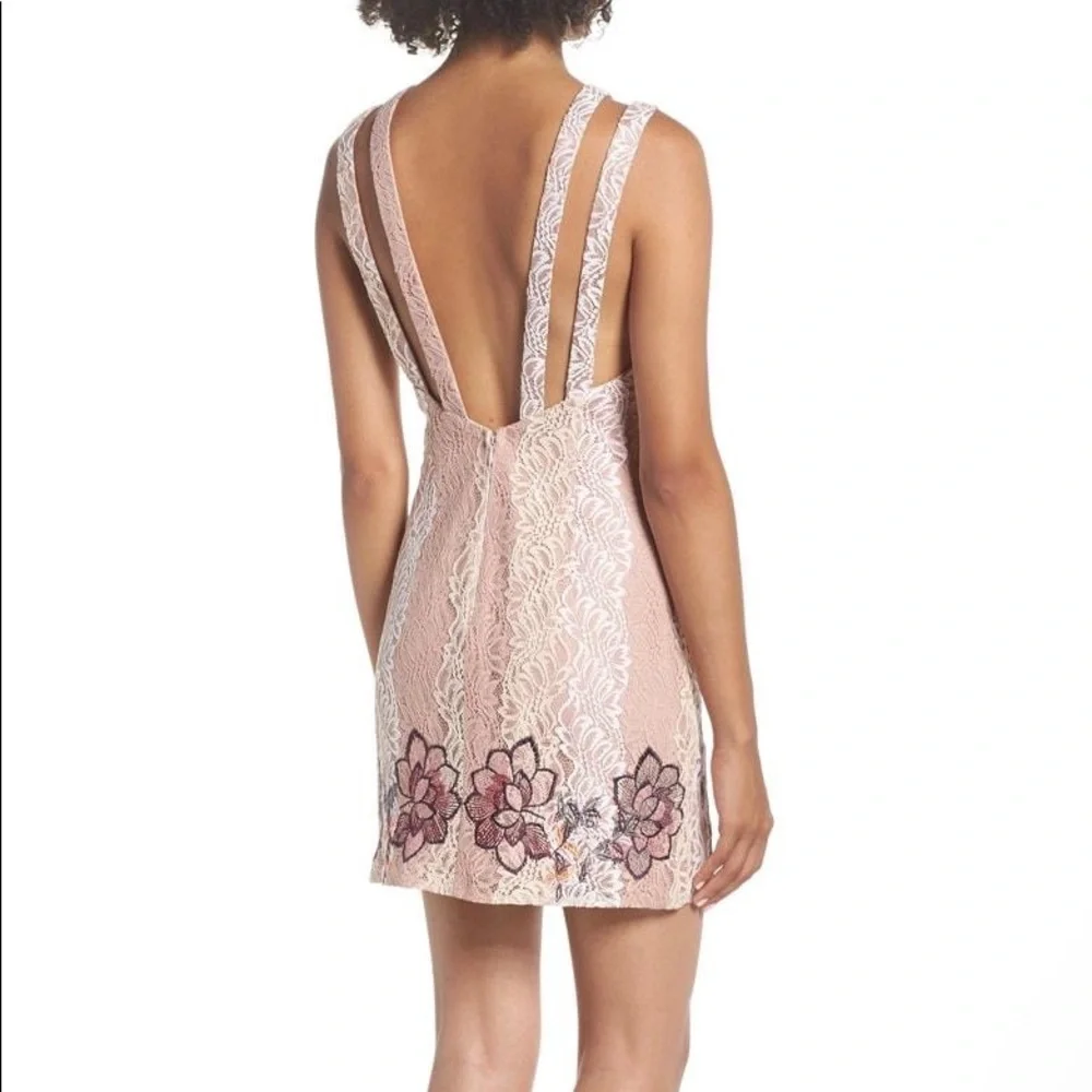 Foxiedox Georgina Lace Appliqué Sheath Dress - Picture 9 of 15